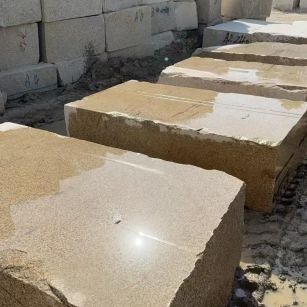 永州 黄金麻方料堆场洗料分选中，原材料充足