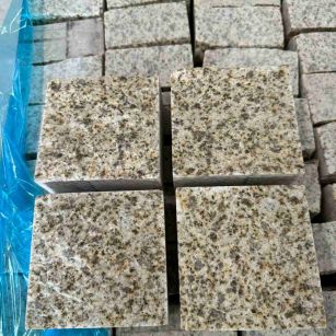 永州 黄金麻花岗岩自然面小方块，弹石，马蹄石等