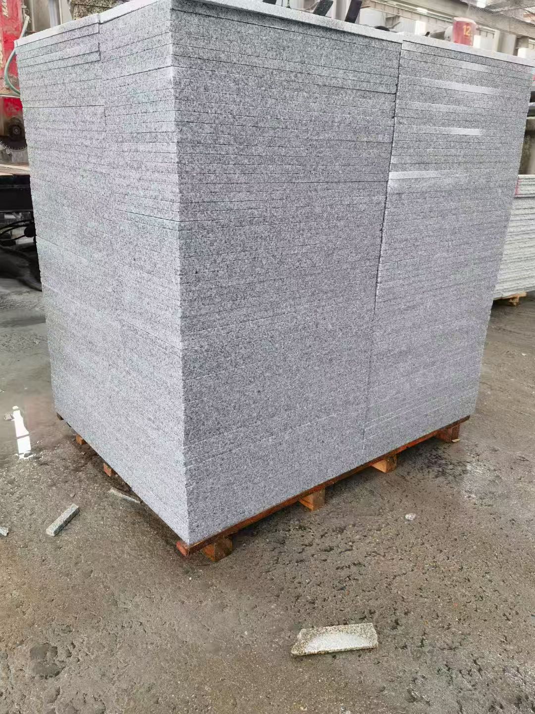 永州 芝麻白火烧面1.8厚300*600地铺石，尺寸标准，厚薄均匀