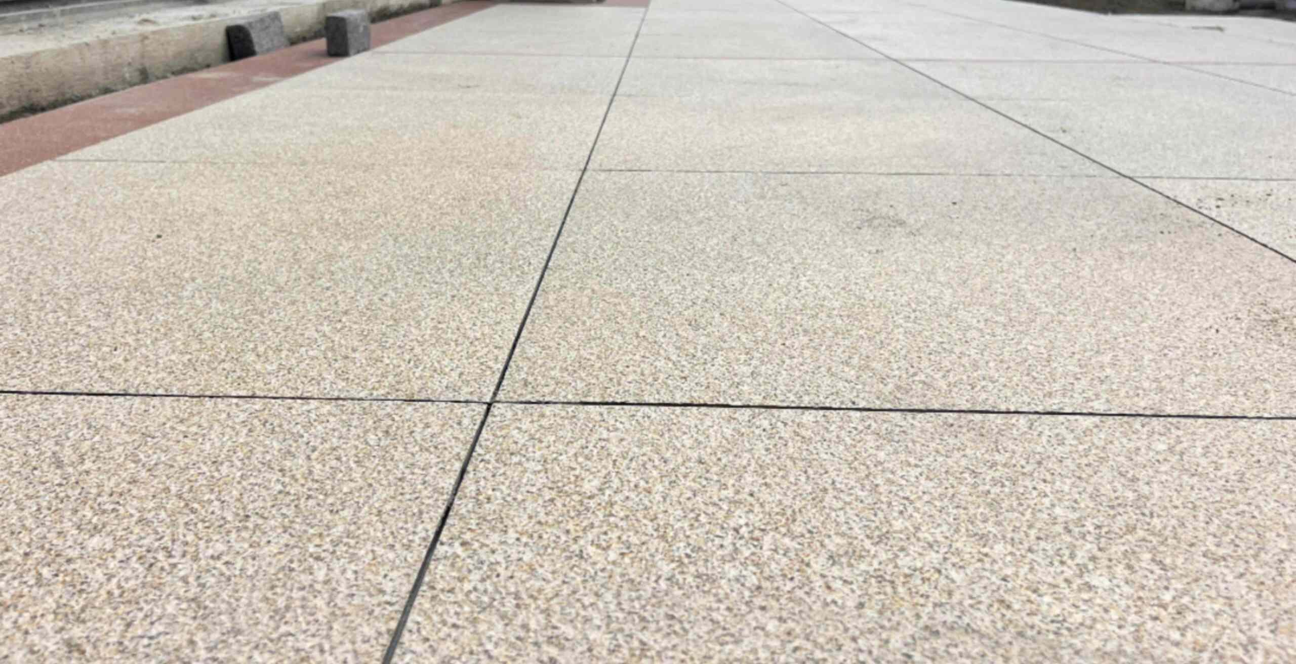 永州 黄金麻花岗岩石板材荔枝面地面铺装效果