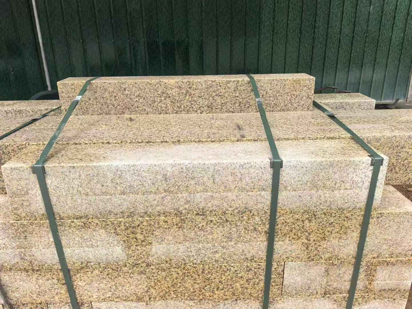 永州 黄金麻花岗岩石材机切面栏杆料半成品