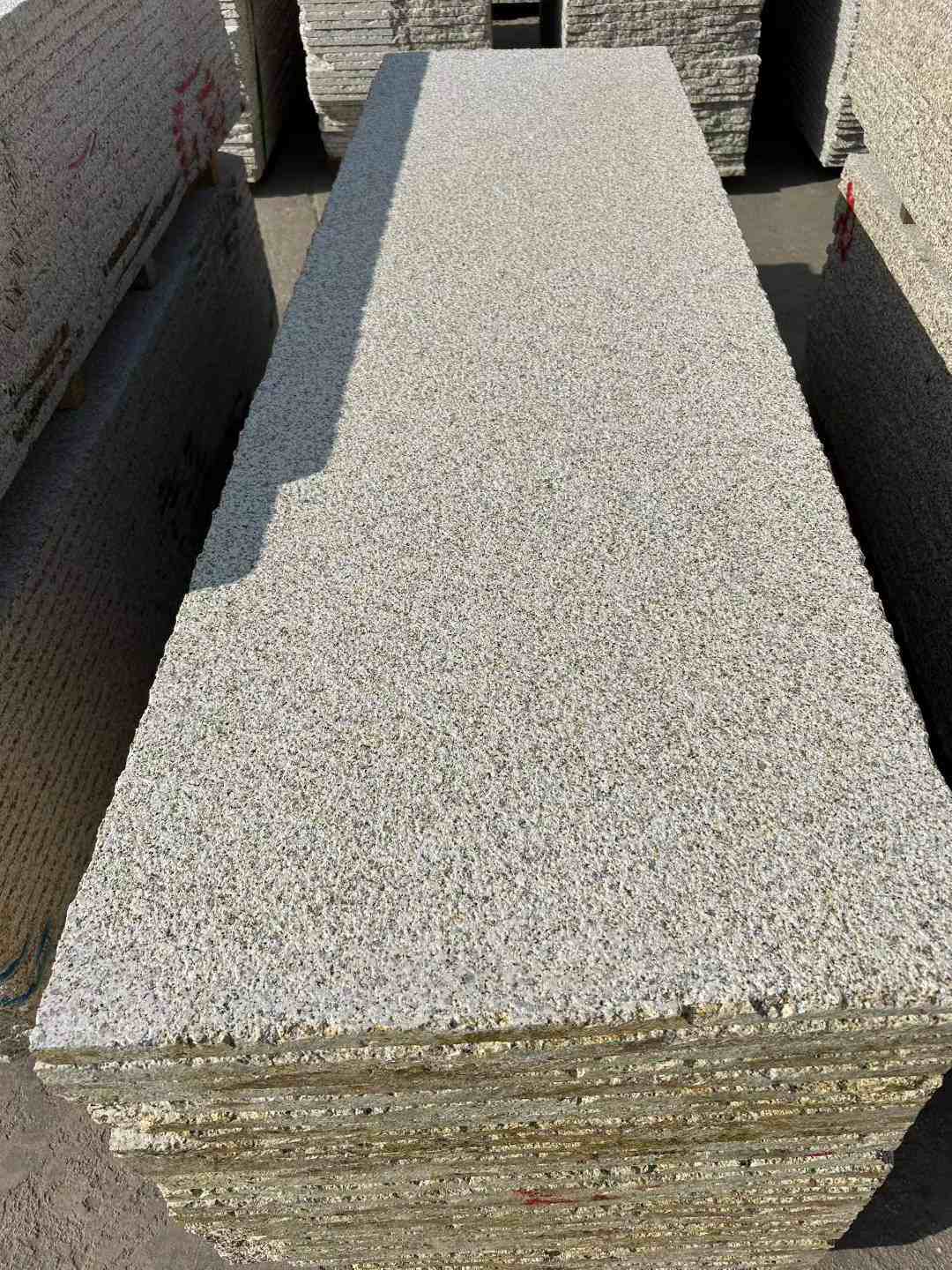 永州 黄金麻花岗岩荔枝面毛板，半成品