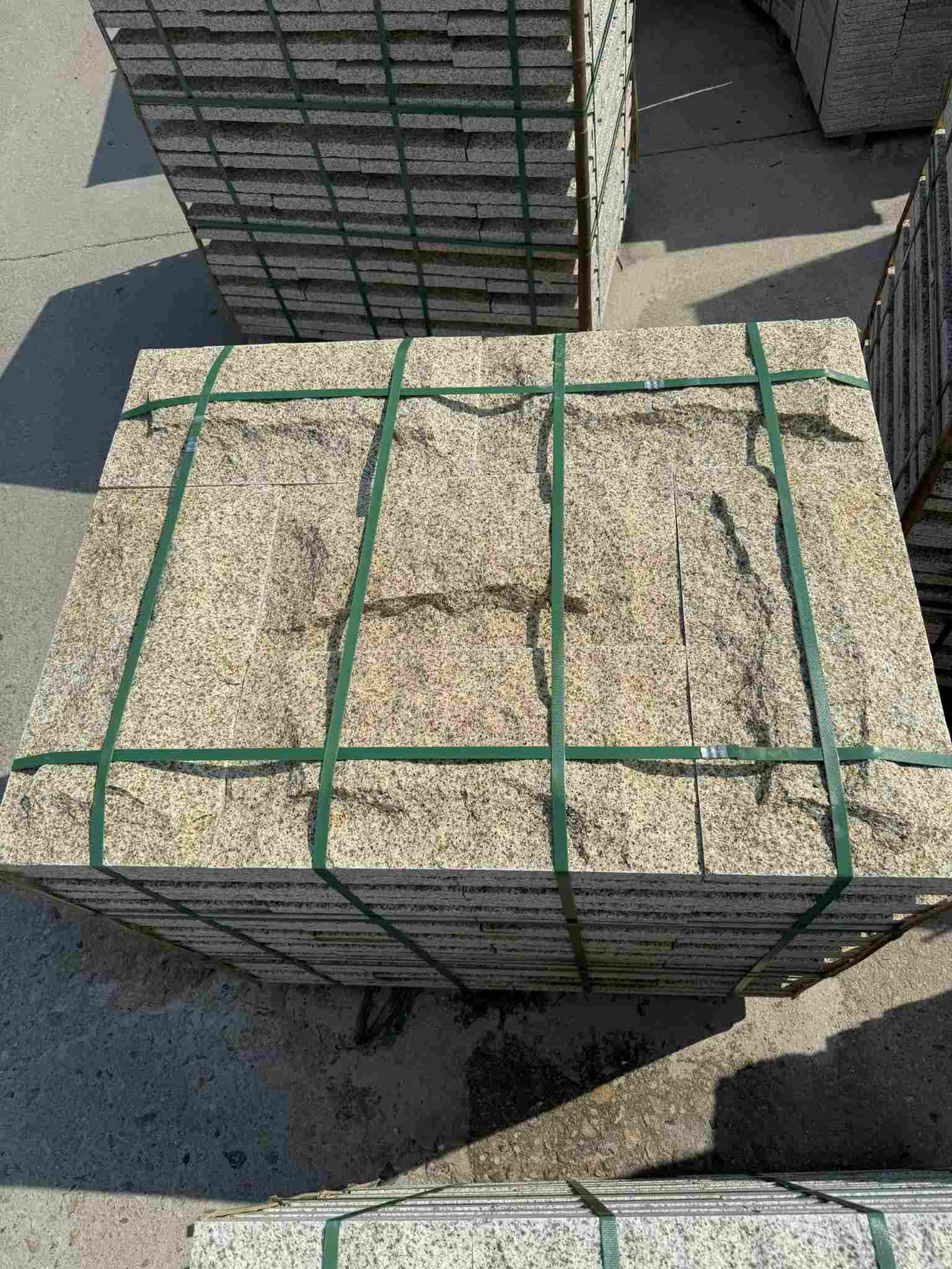 永州 黄金麻花岗岩石材自然面蘑菇石成品