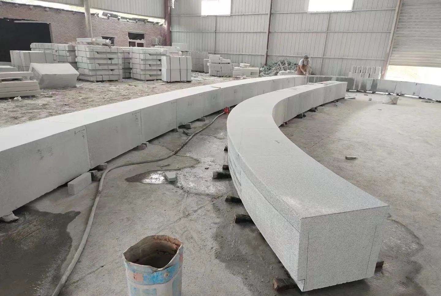 永州芝麻白花岗岩石板材 园林光面弧形坐凳