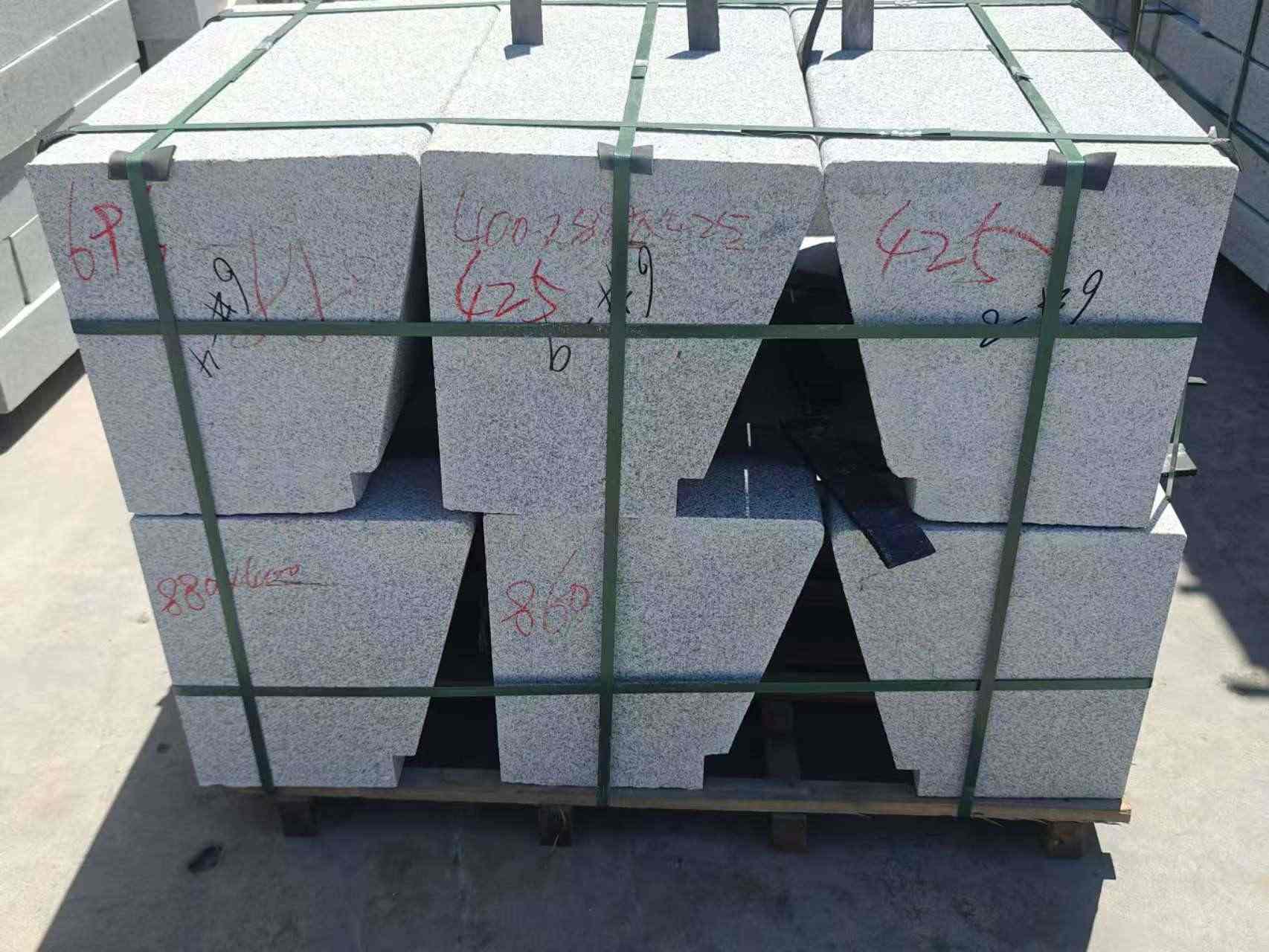 永州 芝麻白异形坐凳，石凳