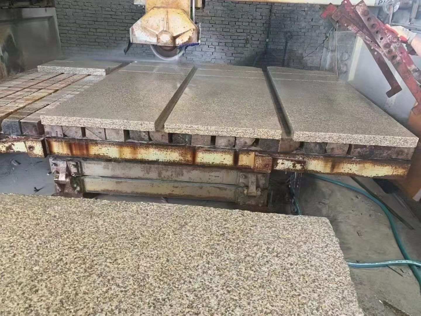 永州 黄金麻荔枝面成品板加工