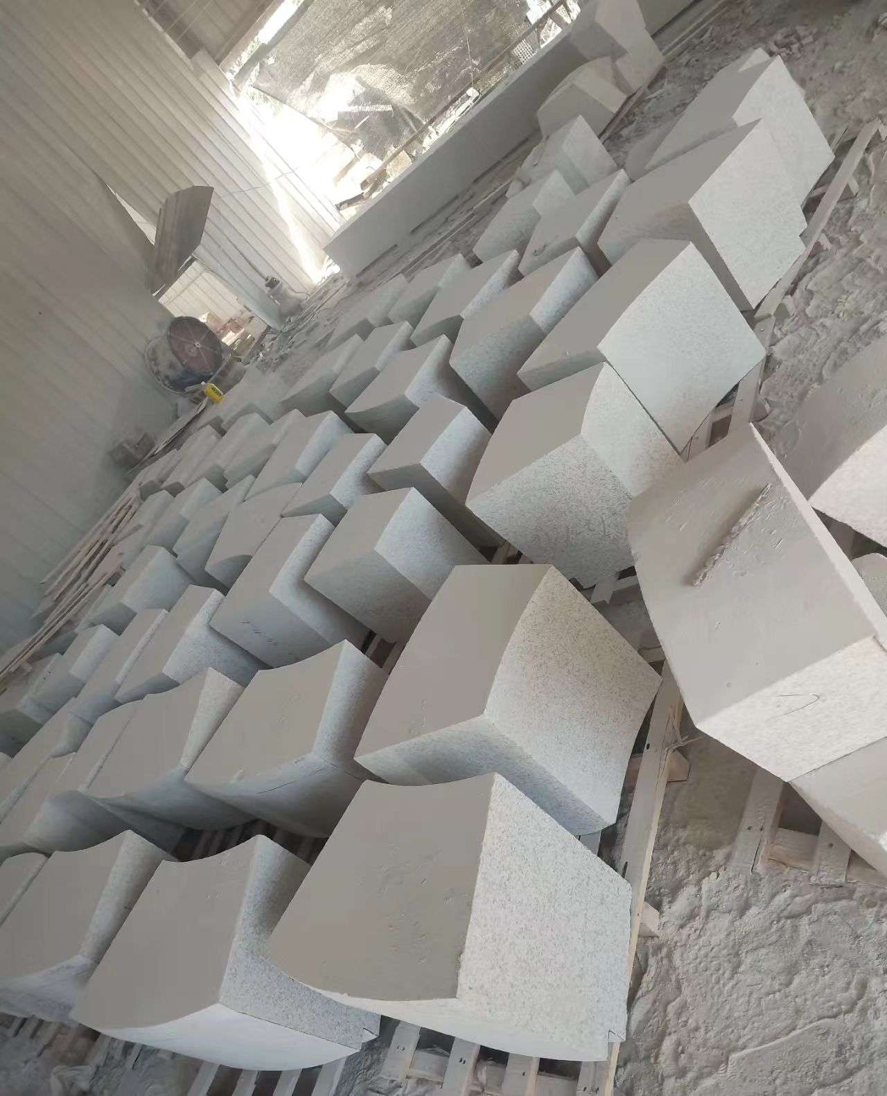 永州 白麻花岗岩异形坐凳