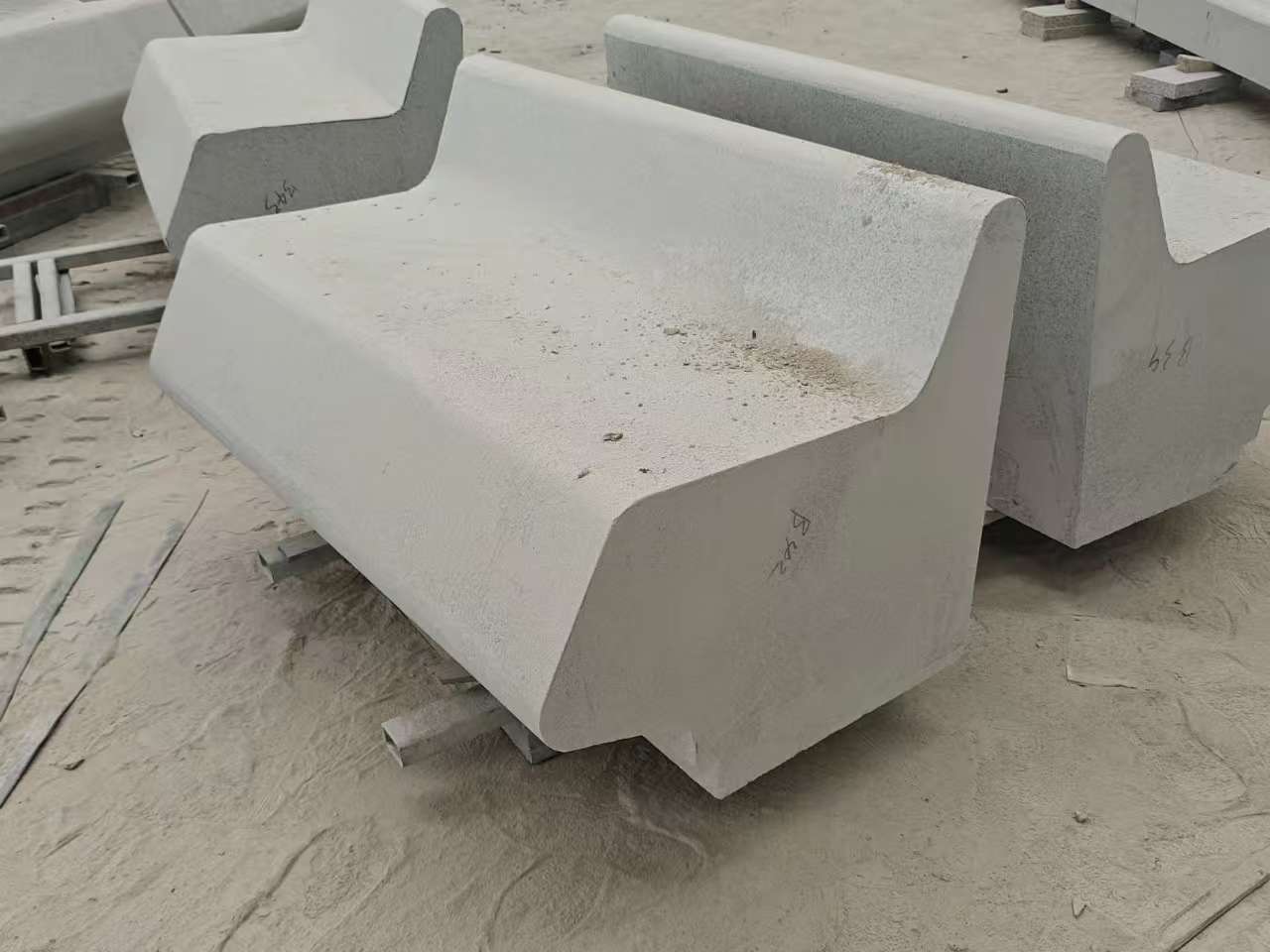 永州 芝麻白花岗岩异形坐凳，石凳