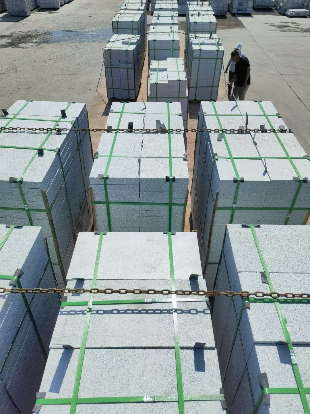 永州 芝麻白花岗岩5公分地铺石 花岗岩厂家工厂装车日常